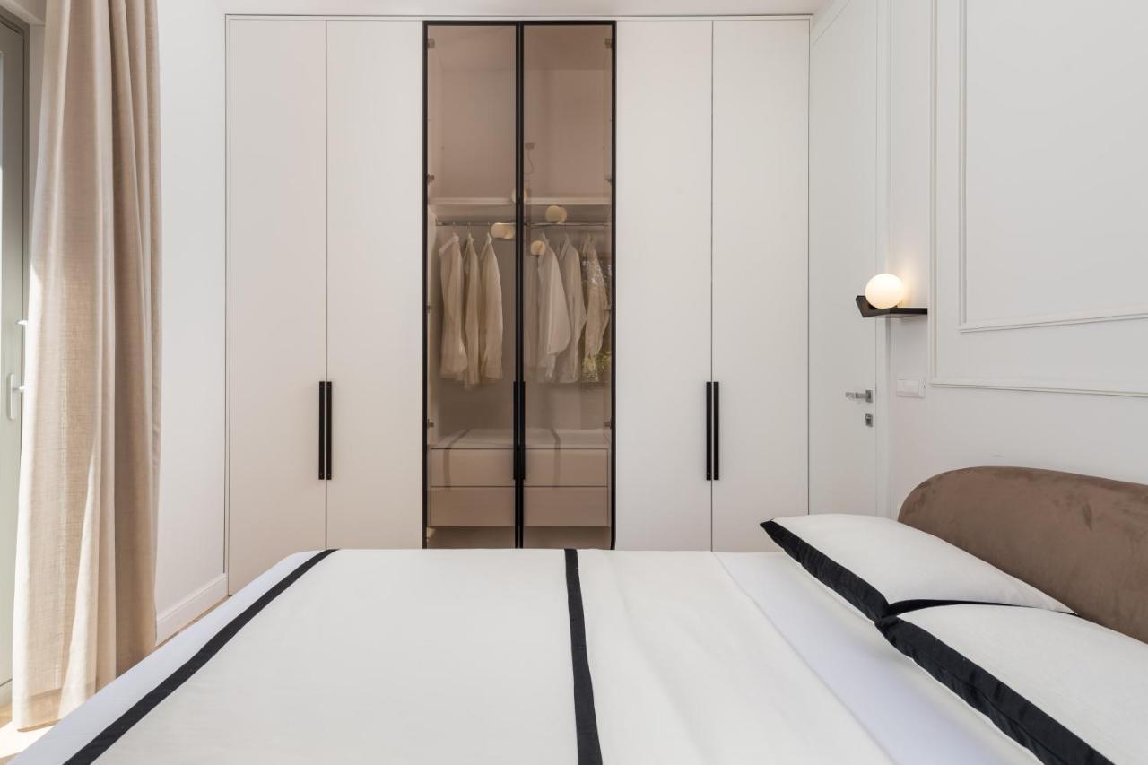 Plaza Apartment *