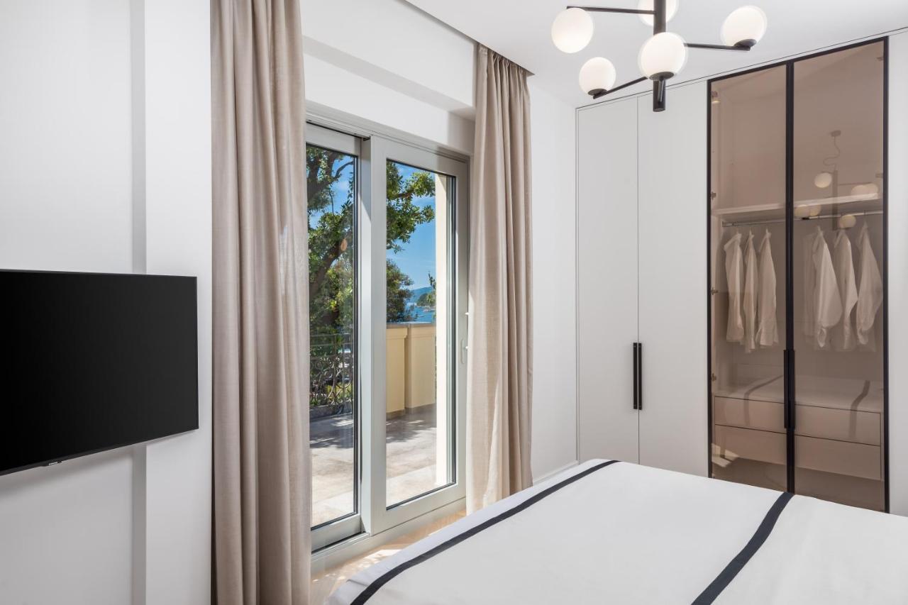 Plaza Apartment *