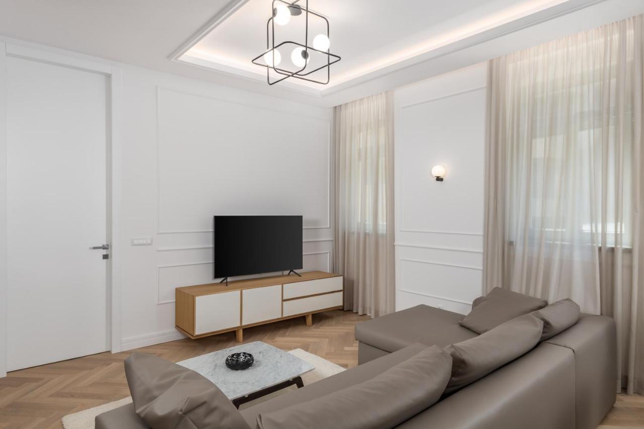 Apartment Plaza