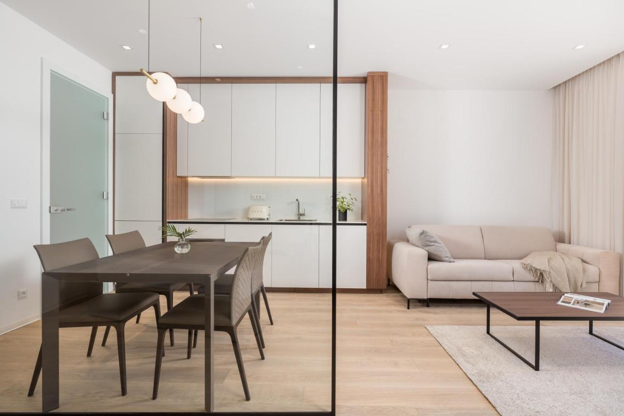 Plaza Apartment *