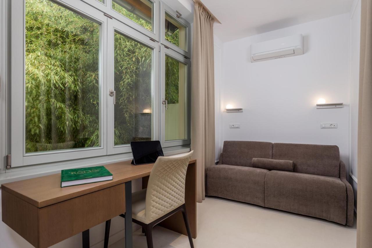 Plaza Apartment *